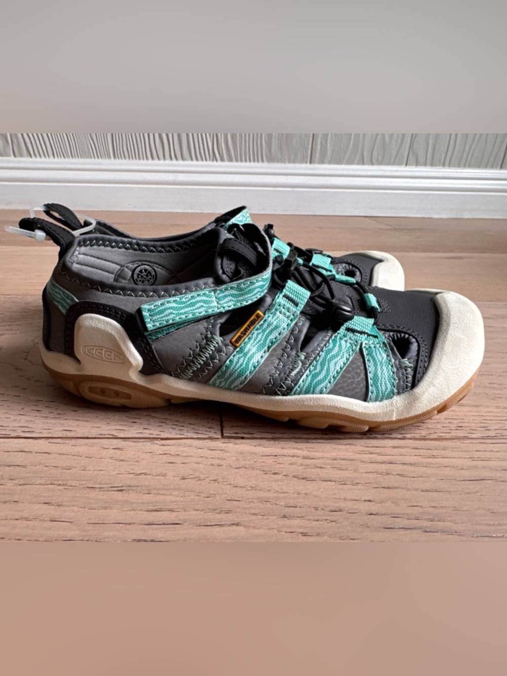 KEEN Knotch Creek Casual Comfortable Water Sandal Sz: 4 Big Kids Green/Gray - Picture 2 of 6